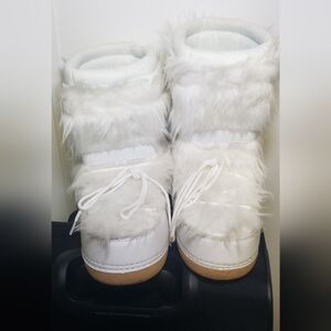 White Faux Fur Chunky Round Toe Lace-Up Boots Space Boots